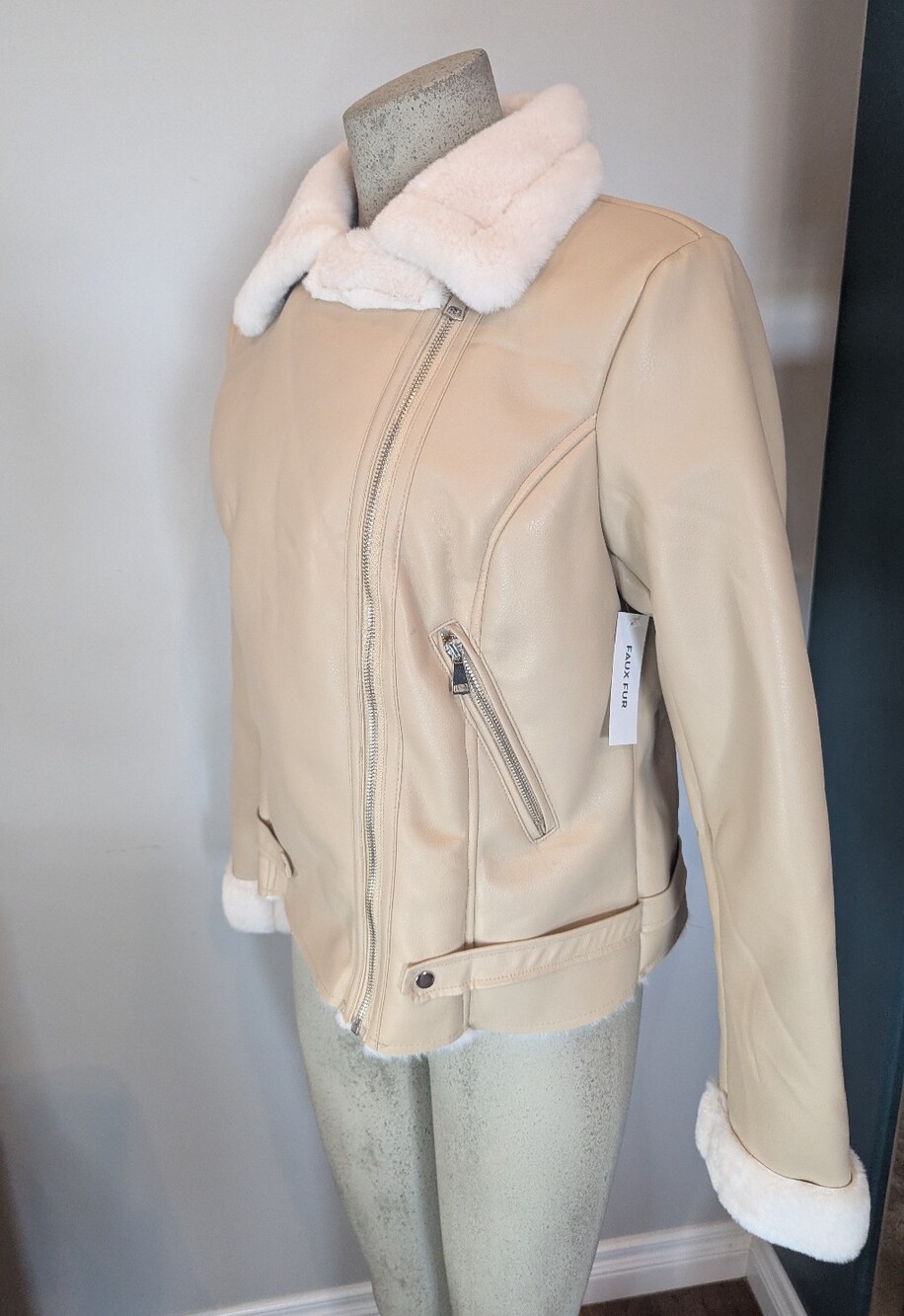 Women's Luxe Faux Leather Faux Shearling Jacket Size M Ivory tan New With Tags